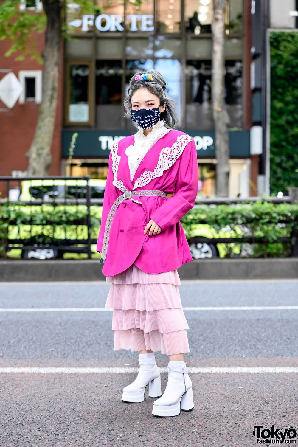 Модные и яркие персонажи с улиц Токио - 39 (40 фото)