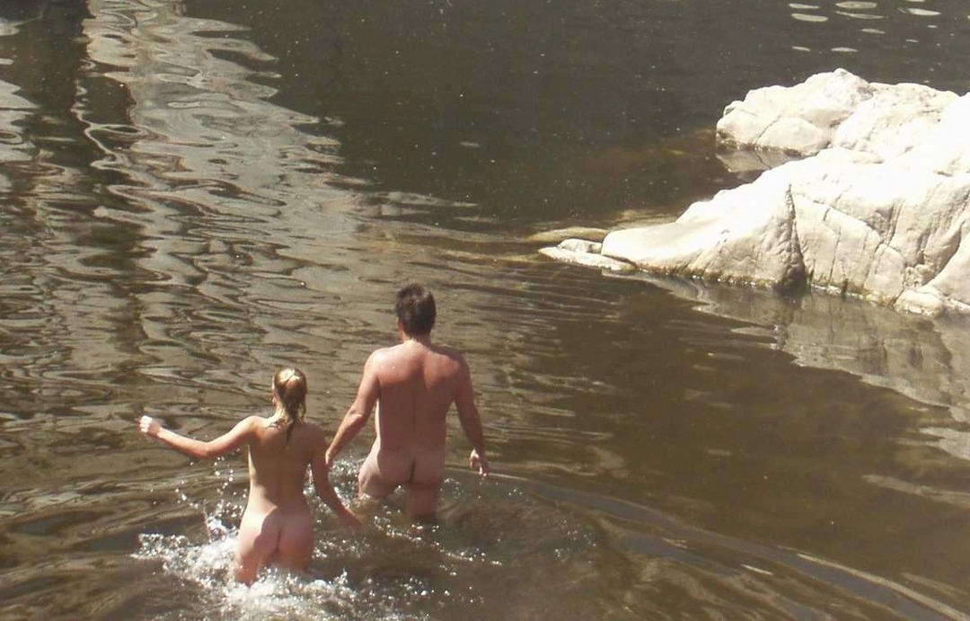 Любители купаться голышом из tumblr - 3  (40 фото)